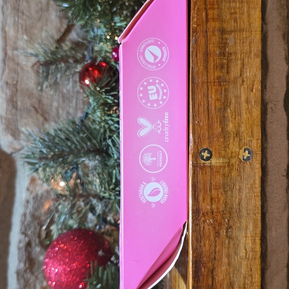 Makeup Eraser: New - The Original Make-Up Eraser® Makeup Remover Cloth, Pink - Picture 3 of 6